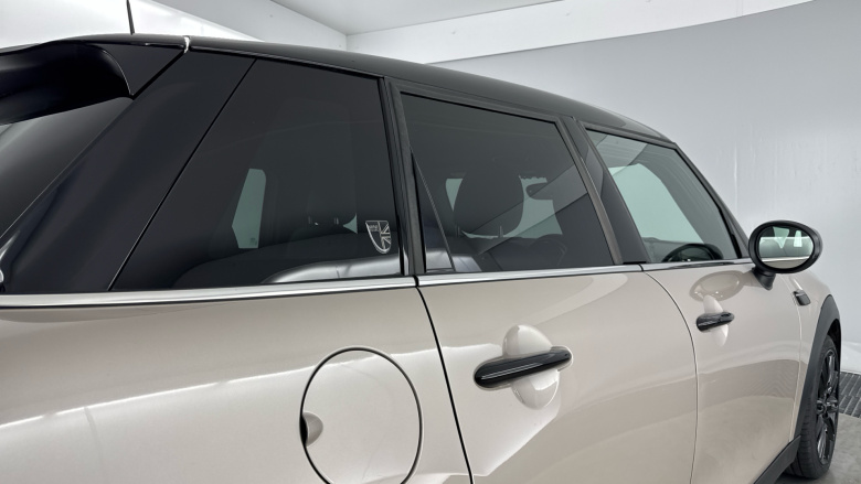 MINI Hatchback 1.5 Cooper Exclusive Premium 5dr Auto Petrol Hatchback